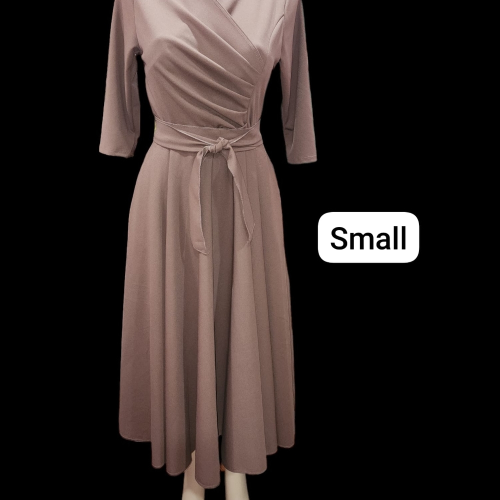 Dresses 👗 - Picture 4 of 7